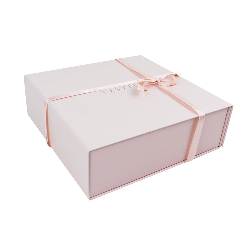 Personalized Elegant Clothing Gift Packaging Box With Ribbon Decorate